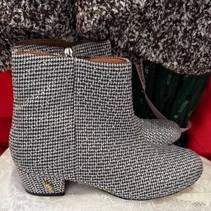 Stylish Women's Houndstooth Ankle Boots
